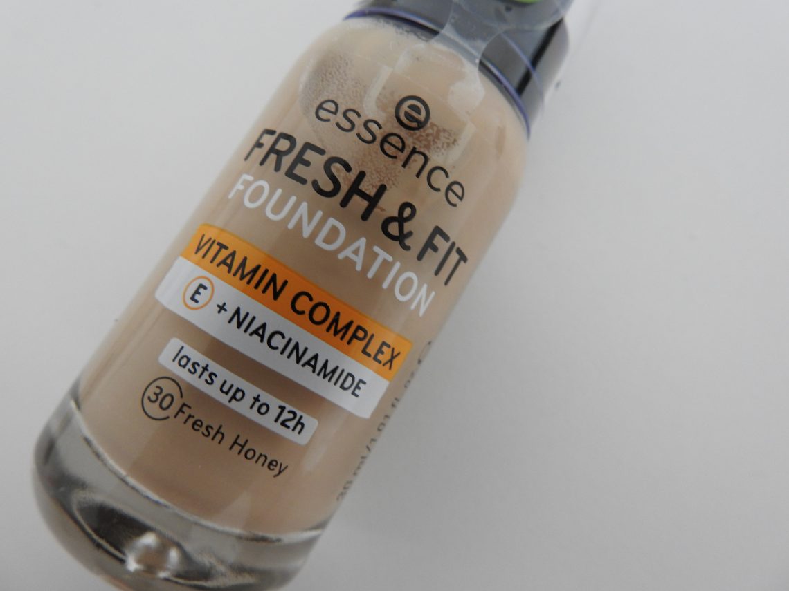 Essence Fresh & Fit Foundation - 30ml